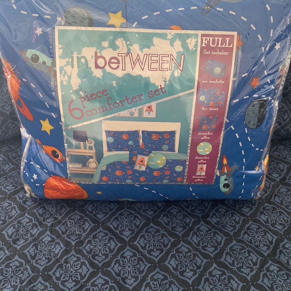 Kids Full  Space Comforter Set with Decorative Pillows